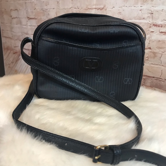 Valentino Garavani Handbags - Valentino Garavani made in Italy vintage crossbody purse. Authenticated.